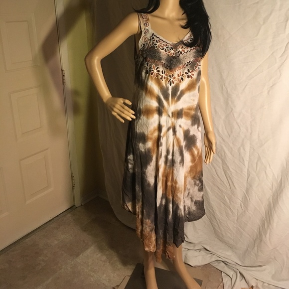 Shoreline Tie-dye embroidered dress 2X(16-18) - Picture 2 of 5